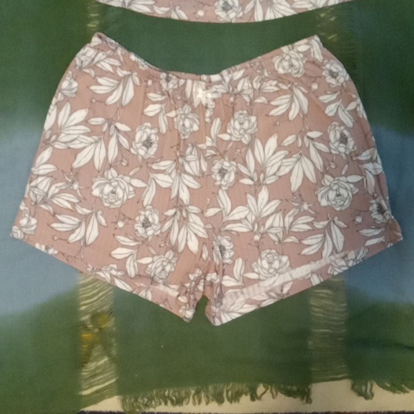 Tahari Size Small 2 piece pajama set Rose Floral - Picture 2 of 8